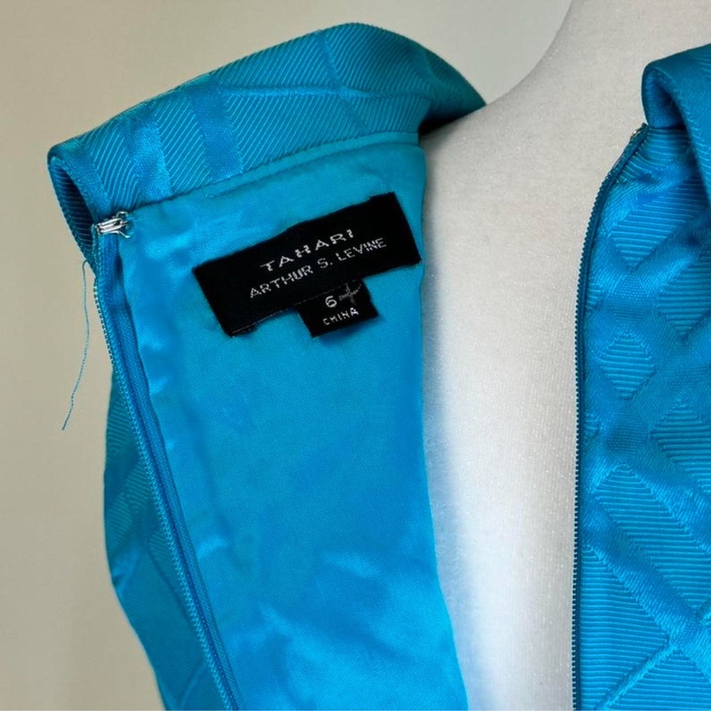 Elegant Teal Sleeveless Dress - Picture 5 of 5